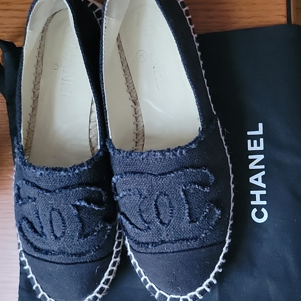 Chanel classic logo shoes size 7 - Picture 13 of 14